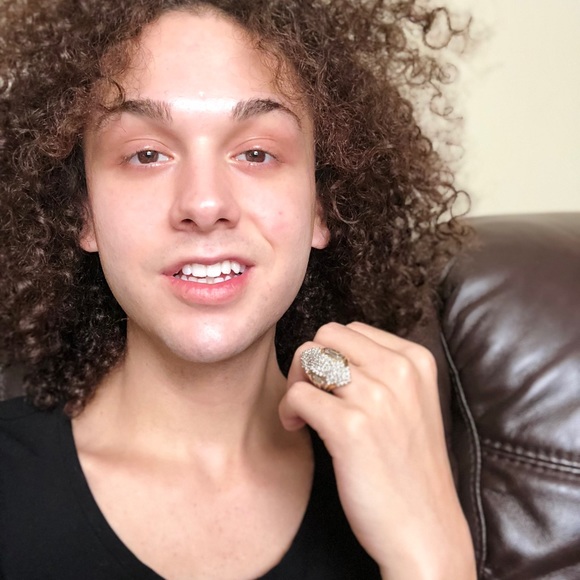 Meet your Posher, Raven - Picture 5 of 9